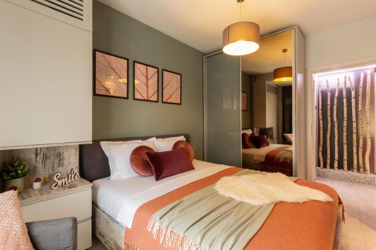 Modern 1Br Apt In The Old Town: The Perfect Choice Bukarest Exteriör bild