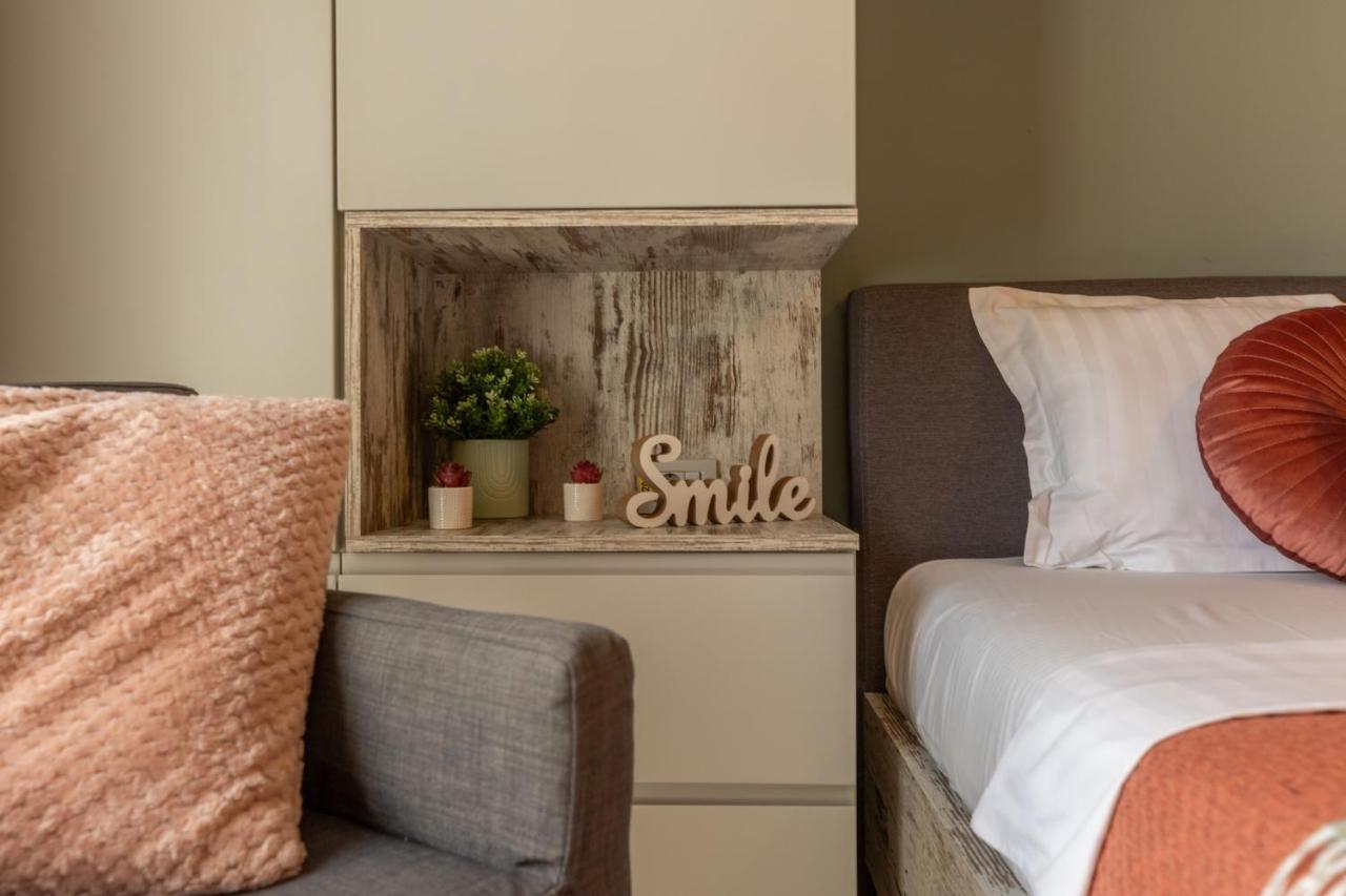 Modern 1Br Apt In The Old Town: The Perfect Choice Bukarest Exteriör bild