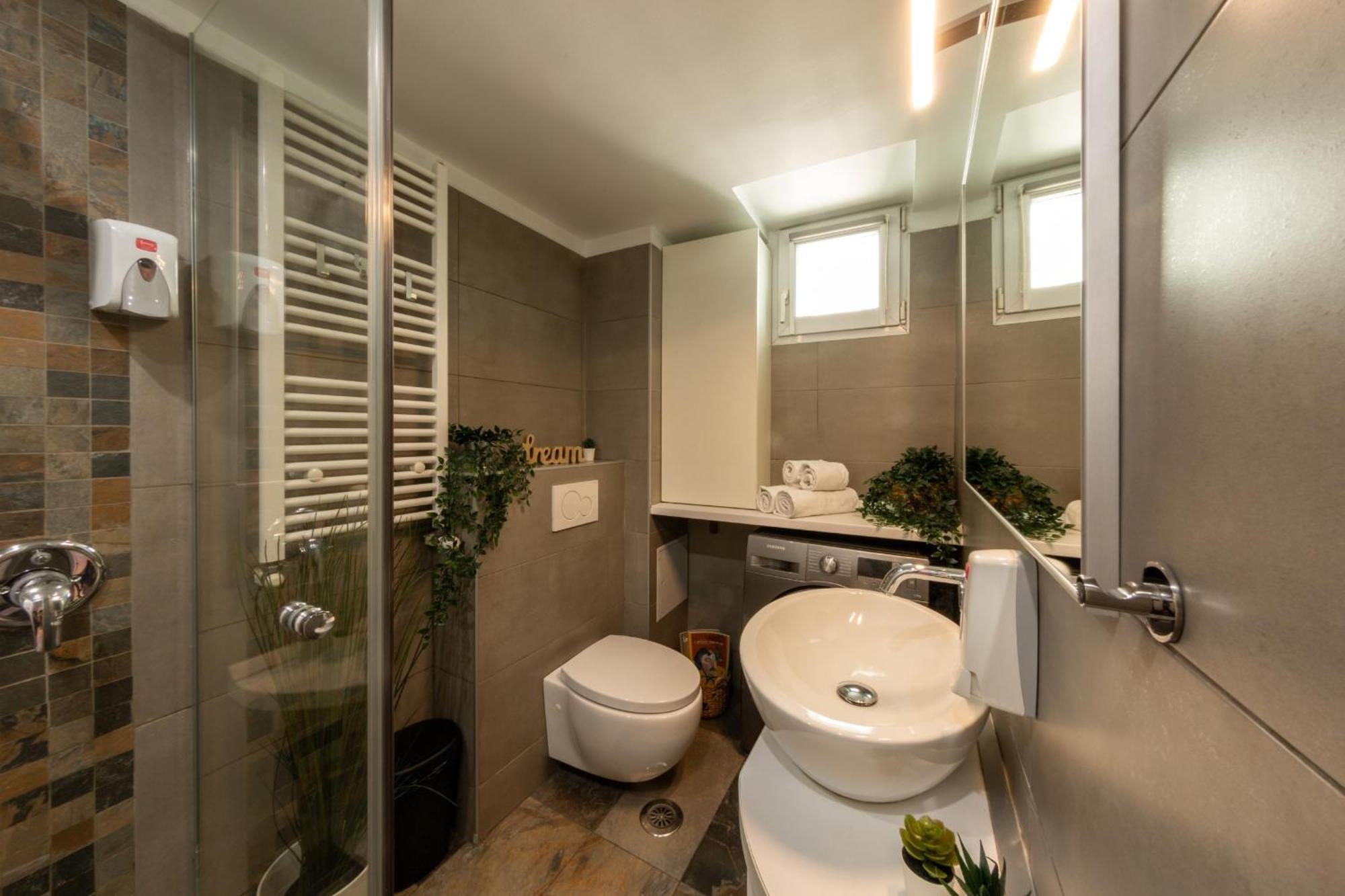 Modern 1Br Apt In The Old Town: The Perfect Choice Bukarest Exteriör bild